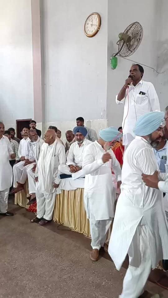 श्री करणपुर नगरपालिका चुनाव कांग्रेस पार्टी टिकट वितरण समारोह
Real Headlines Real Headlines News Channel
#Srikaranpurnews
#SriGanganagarnews
#Rajasthannews
#Nonfollowers
#foryouシ