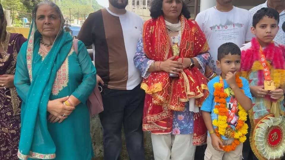 ज्वलामुखी की रक्षा देवी ने अंतराष्ट्रीय स्तर पर किया हिमाचल का नाम रौशन
**86 किलोग्राम भारोत्तोलन स्पर्धा का स्वर्ण पदक जीतकर रोशन किया नाम
**जवालामुखी पहुंचने पर हुआ था भव्य स्वागत,सुनें अपनी उपलब्धि पर क्या बोलीं —