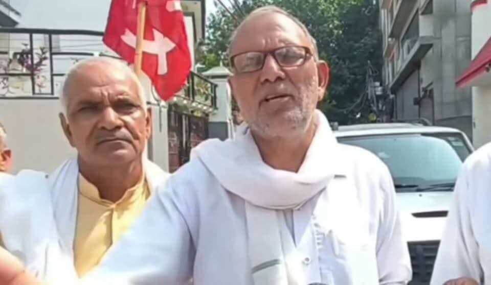 कैबिनेट मंत्री श्रुति चौधरी के आवास पर ज्ञापन देने पहुंचे....
कामरेड ओमप्रकाश....