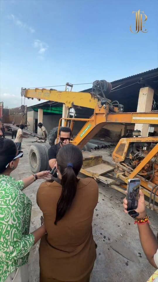 हिसार के नामी वकील मोहित अरोड़ा को मीडिया ने घेरा तो जोड़े हाथ!
सवाल कई थे, लेकिन जवाब एक भी नहीं...
आखिर किस बात पर साधी चुप्पी?