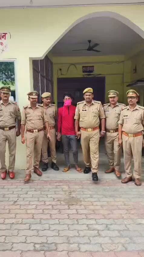 बहराइच - 25 हज़ार का इनामियाँ हुआ गिरफ्तार,,
दरगाह पुलिस को वांछित विशाल की काफी दिनों से थी तलाश,,
दरगाह पुलिस ने झिंगहा पुल के पास से की गिरफ्तारी,,,
नशीली स्मैक की तस्करी मामले में फरार चल रहा था विशाल,,
दरगाह थाना क्षेत्र के झिंगहा पुल का मामला,,