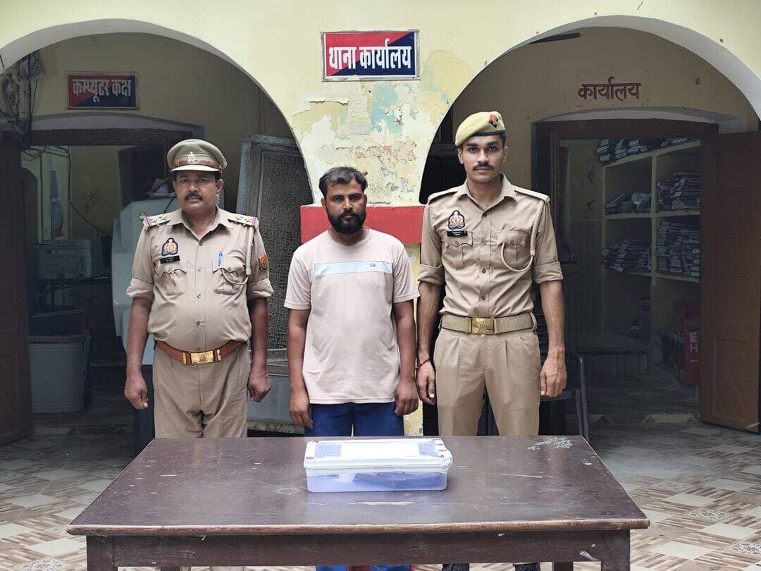 शाहजहांपुर: थाना कटरा पुलिस ने तमंचा और कारतूस के साथ एक अभियुक्त को गिरफ्तार किया है। पुलिस ने बदायूं जिले के बिनावर थाना क्षेत्र के देवराम को गिरफ्तार किया है।