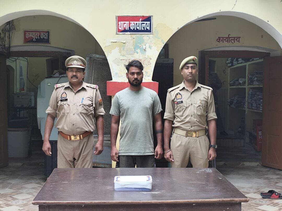 शाहजहांपुर: थाना कटरा पुलिस ने तमंचा और कारतूस के साथ एक अभियुक्त को गिरफ्तार किया है। पुलिस ने बरेली जिले के फरीदपुर थाना क्षेत्र के औरंगाबाद गांव के रहने वाले बंटी को गिरफ्तार किया है।