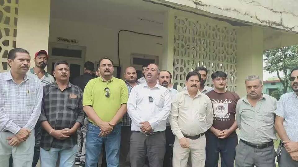 LIVE: पांवटा साहिब में कांग्रेस का प्रद*र्शन: सुनिए क्या बोले कांग्रेस नेता अश्वनी शर्मा...
