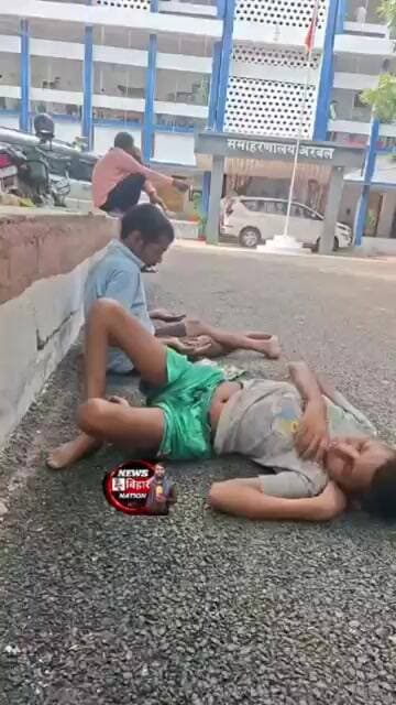 Arwal = अपने हक और अधिकार के लिए दर-दर की ठोकर खा रहा दो दिव्यांग सगा भाई,