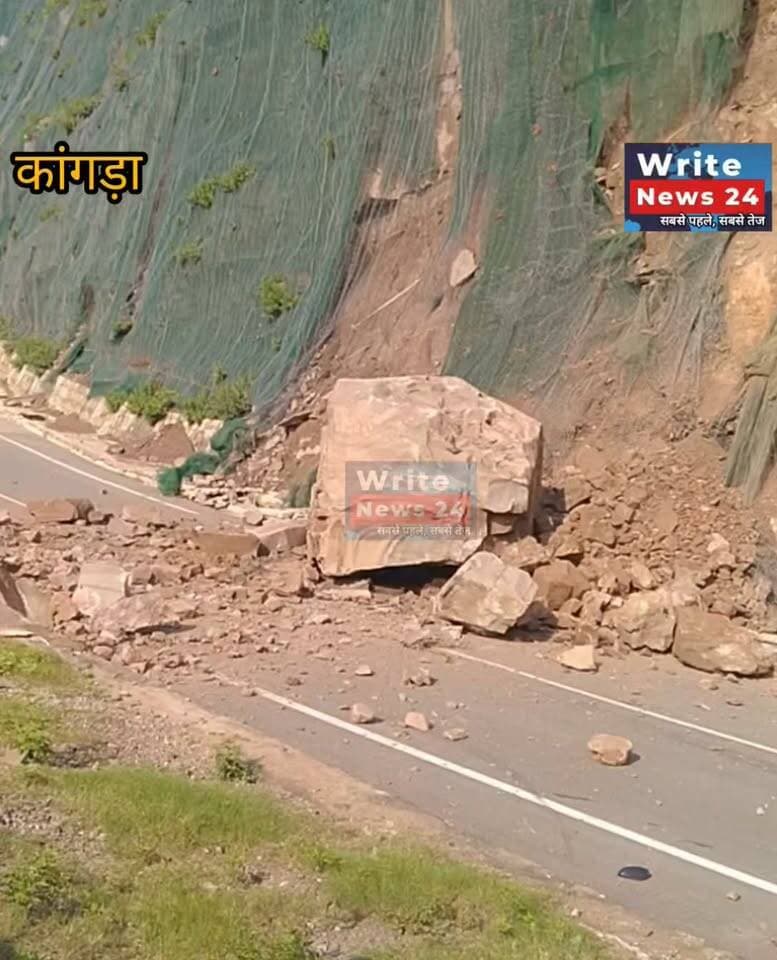 ब्रेकिंग: अभी अभी कांगड़ा के रानीताल फोरलेन पर गिरी पहाड़ी, एक चलती हुई ऑल्टो कार में सवार लोग हुए घायल ।
कांगड़ा से रानीताल जाती हुई ऑल्टो कार पर गिरी पहाड़ी, कार हादसे में बाल बाल बची लेकिन कार में सवार 4 लोग हुए घायल ।
#himachalpradesh #dharmshala #kangra #ranital #fourlane #accident #shimla #followers #highlights