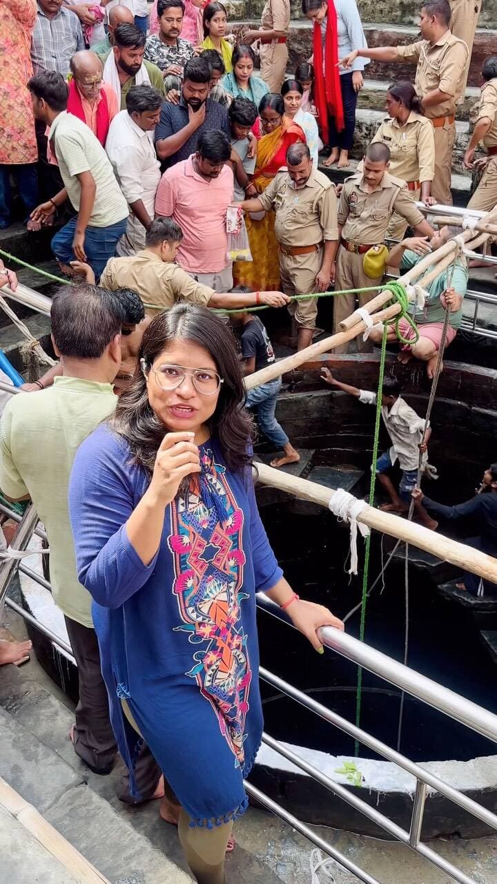 Hidden Shivling of Kashi
#banaras #reels #nagkoop #varanasi #hidden
नाग पंचमी, नाग पंचमी 2026, नाग कुआँ, नाग कूप, नागकूप, नागकुआँ मंदिर, नाग कूप मंदिर, करकोटेश्वर महादेव, करकोटक नागेश्वर महादेव, महादेव, शिव, भगवान शिव, नाग देवता, बनारस, वाराणसी, काशी, बनारस का रहस्यमयी मंदिर, वाराणसी का रहस्यमयी मंदिर, काशी का रहस्यमयी मंदिर, बनारस के छुपे मंदिर, वाराणसी के छुपे मंदिर, काशी के छुपे मंदिर, बनारस की छुपी जगह, वाराणसी की छुपी जगह, काशी की छुपी जगह, साल में एक बार खुलने वाला मंदिर, नाग पंचमी पर नाग कुआँ, नाग कुआँ का रहस्य, नाग कूप का रहस्य, जैतपुरा वाराणसी, नाग कुआँ जैतपुरा, Hidden Temple, Hidden Place, Hidden Temple in Varanasi, Hidden Places in Varanasi, Hidden Temple in Banaras, Secret Temple, Secret Place, Varanasi Temple, Banaras Temple, Kashi Temple, Ancient Temple, Ancient Temples in Varanasi, Nag Panchami, Nag Kuaan, Nag Koop, Karkoteshwar Mahadev, Mahadev, Shiva, Varanasi, Banaras, Kashi