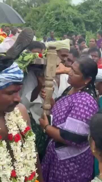 పాడే మోసిన మంత్రి సీతక్క#MANUKOTA TIMES