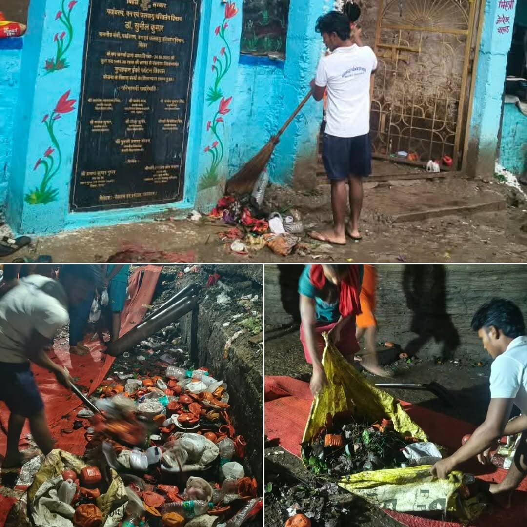 रोहतास जिले के प्रसिद्ध गुप्ताधाम में सावन की चौथी सोमवारी को लेकर तैयारियां तेज कर दी गई हैं। श्रद्धालुओं की संभावित भारी भीड़ को देखते हुए डीएम दीपक कुमार मिश्रा के निर्देश पर नगर पंचायत चेनारी की टीम द्वारा विशेष सफाई अभियान चलाया जा रहा है। गुप्ता धाम परिसर से लेकर गुफा के अंदर एवं बाहर साफ-सफाई अभियान चलाया गया। नगर पंचायत ईओ अभिषेक भारती ने बताया कि श्रद्धालुओं को स्वच्छ एवं बेहतर वातावरण उपलब्ध कराने के लिए सफाई व्यवस्था को प्राथमिकता दी जा रही है।
<nis:link nis:type=tag nis:id=rohtasnews nis:value=rohtasnews nis:enabled=true nis:link/> <nis:link nis:type=tag nis:id=rohtasdistrict nis:value=rohtasdistrict nis:enabled=true nis:link/> <nis:link nis:type=tag nis:id=guptadham nis:value=guptadham nis:enabled=true nis:link/>