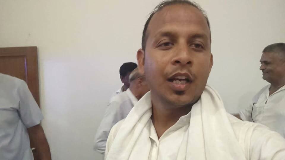 बीजेपी का गिरा पहला विकेट, स्वामी ने थामा कांग्रेस का दामन,भाजपा पर बोल बड़ा हमला। सरदारशहर नगर परिषद चुनावी रण।