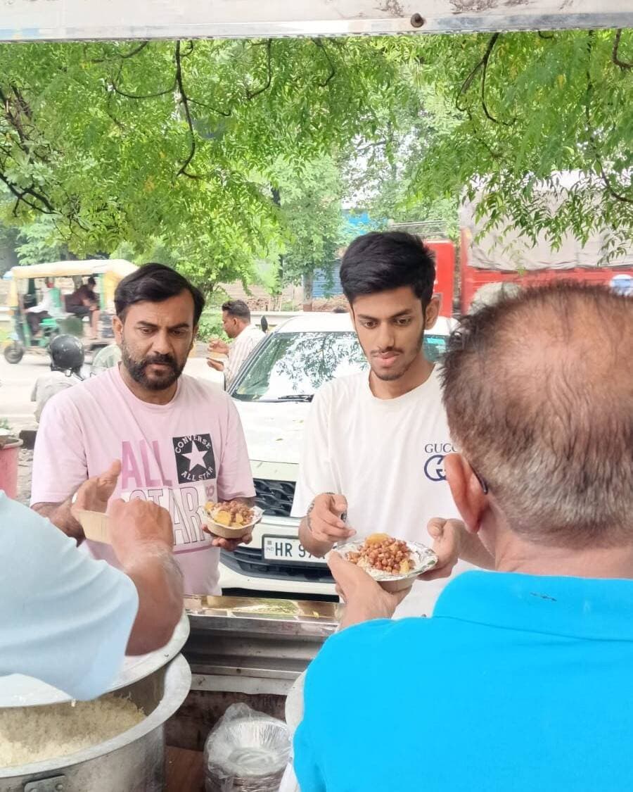 आज की राधा रसोई में चावल और छोले का वितरण किया गया....