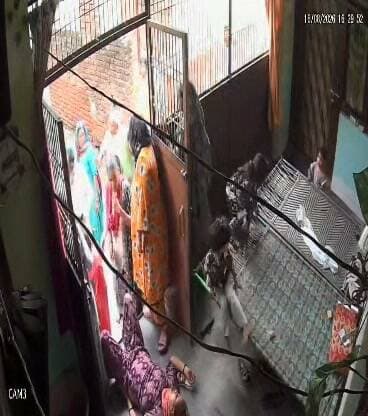 कासगंज-करसाना गांव से मारपीट का वीडियो सोशल मीडिया पर हुआ वायरल।