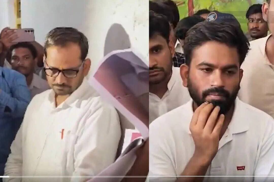 अभिजीत दीपके समेत 6 लोगों के खिलाफ केस दर्ज, CJP के पदाधिकारियों पर वीडियो बनाने और शिक्षकों को धमकाने का आरोप
Abhijit Dipke Latur school case: लातूर के औसा में ZP उर्दू स्कूल में जबरन घुसकर वीडियो बनाने और शिक्षकों को निलंबित करने की धमकी देने के मामले में 'कॉकरोच जनता पार्टी' के अध्यक्ष समेत 6 लोगों पर पुलिस ने दर्ज की FIR।