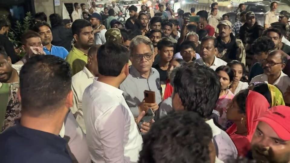 आरएसपी कॉलेज के समीप कामिनी कल्याण कॉलोनी में कई घरों में दरार, मौके पर पहुंचे धनबाद मेयर