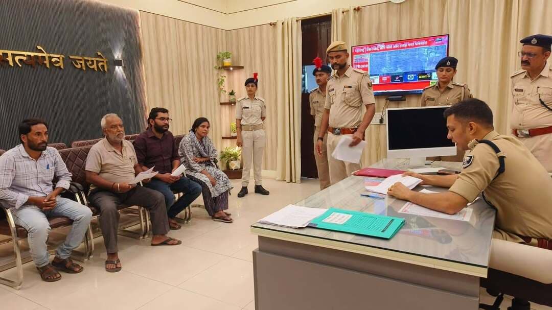 दिनांक 21.08.2026 की रात्रि को भोजपुर जिले के जगदीशपुर थाना क्षेत्र अंतर्गत नयका टोला में एक महिला शिक्षिका द्वारा आत्महत्या कर ली गई। इस संबंध में अनुमंडल पुलिस पदाधिकारी, जगदीशपुर का बाइट...