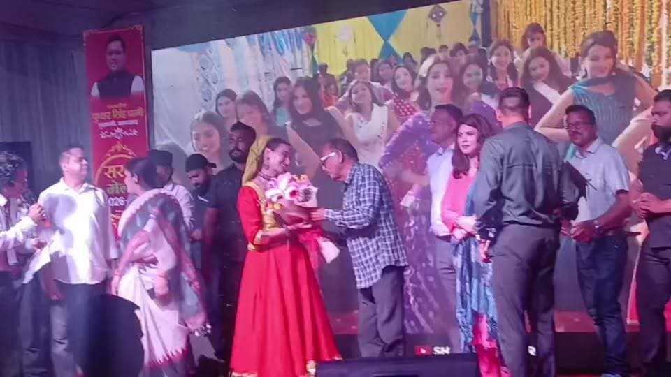 🔴 Live - राजकीय महाविद्यालय मे लगे सरस मेले मे लोक कलाकार भावना माहरा ने मंच पर दी अपनी प्रस्तुति