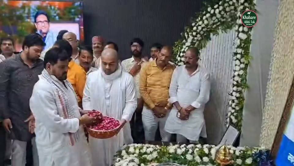 उमाशंकर सिंह के निधन पर परिवार से मिले बृजभूषण शरण सिंह, बोले- दूसरा कोई उमाशंकर सिंह अब पैदा नहीं होगा
#खबरेंअभीतक #KhabareAbhiTak #UmashankarSingh