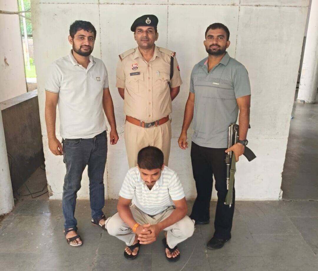 चरखी दादरी के सावड गांव के घर में घुसकर See More...
