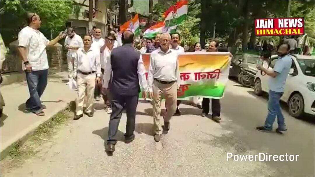 कांग्रेस का हल्ला बोल! जिलाधीश कार्यालय तक निकाली विशाल रैली #viral #kullu #viralvideo #viralshorts