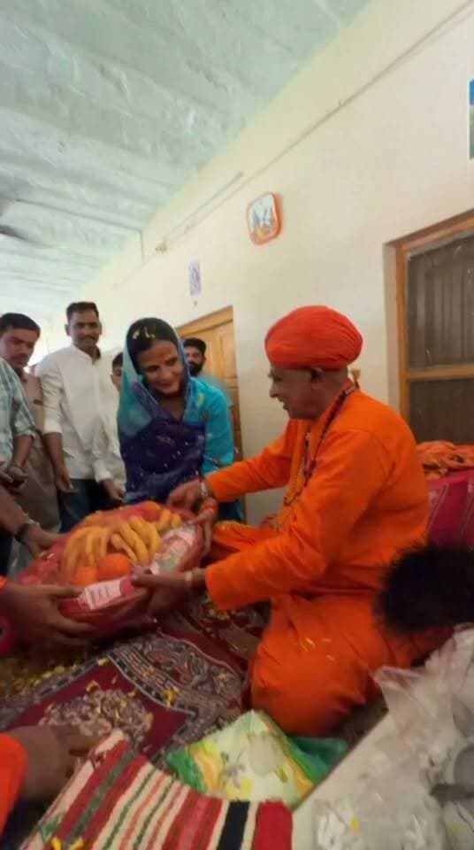 MLA डॉ प्रियंका चौधरी ने अपने जन्मदिन पर लिया गुरु महाराज जगराम पूरी का आशीर्वाद।
Dr Priyanka Chaudhary BJP Rajasthan