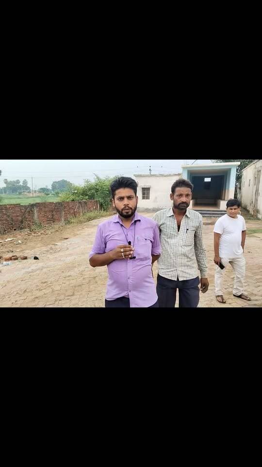 अरवल से दर्दनाक खबर सामने आई है। कुर्था थाना क्षेत्र के पीरही गांव में 11 हजार हाई वोल्टेज करंट की चपेट में आने से 16 वर्षीय किशोरी पूर्णिमा कुमारी की दर्दनाक मौत हो गई। बताया जा रहा है कि पूर्णिमा कुमारी, गजेंद्र कुमार की पुत्री थी और खेत में शौच के लिए गई थी। इसी दौरान वह हाई वोल्टेज बिजली तार की चपेट में आ गई, जिससे मौके पर ही उसकी जान चली गई। घटना की खबर मिलते ही परिजनों में कोहराम मच गया। मां-बाप और परिवार के अन्य सदस्यों का रो-रोकर बुरा हाल है। इस दर्दनाक हादसे से पूरे गांव में मातम पसरा हुआ है। ग्रामीणों ने बिजली विभाग से ऐसे खुले और खतरनाक हाई वोल्टेज तारों की जांच कर सुरक्षा व्यवस्था सुनिश्चित करने की मांग की है, ताकि भविष्य में ऐसी घटनाओं की पुनरावृत्ति न हो।