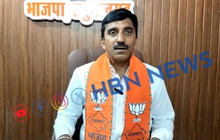<nis:link nis:type=tag nis:id=hanumangarh nis:value=hanumangarh nis:enabled=true nis:link/> नगर निकाय चुनावों को लेकर भाजपा ने नगर निकायवार संयोजक एवं सह-संयोजक किए नियुक्त
हनुमानगढ़। भारतीय जनता पार्टी के
जिला अध्यक्ष प्रमोद डेलू ऐडवोकेट दवारा आगामी नगर निकाय चुनावों की तैयारियों को गति देते हुए हनुमानगढ़ जिले की विभिन्न नगर परिषद एवं नगर पालिकाओं के लिए संयोजक एवं सह-संयोजकों की नियुक्ति की गई है।
पार्टी द्वारा निम्न पदाधिकारियों को जिम्मेदारी सौंपी गई है—
- हनुमानगढ़ नगर परिषद: संयोजक — ओम सोनी, सह-संयोजक — आशीष पारीक एवं सुमन चावला
- संगरिया नगर पालिका: संयोजक — जगदीश सागर, सह-संयोजक — कुलदीप कटारिया
- टिब्बी नगर पालिका: संयोजक — महंगा सिंह ढिल्लों, सह-संयोजक — जगदीश कस्वां
- पीलीबंगा नगर पालिका: संयोजक — विजय सहगल, सह-संयोजक — पवन मित्तल
- गोलूवाला नगर पालिका: संयोजक — अनिल महला
- रावतसर नगर पालिका: संयोजक — दलीप छिम्पा, सह-संयोजक — गोपीराम रैगर
- नोहर नगर पालिका: संयोजक — रामकिशन भाकर, सह-संयोजक — राजू बचवानी
- भादरा नगर पालिका: संयोजक — प्रेम स्वामी, सह-संयोजक — सिद्धार्थ झोरड़
मीडिया प्रभारी कृष्ण तायल ने बताया कि भाजपा द्वारा नियुक्त सभी संयोजकों एवं सह-संयोजकों से अपेक्षा की गई है कि वे अपने-अपने क्षेत्र में संगठनात्मक गतिविधियों को गति देते हुए कार्यकर्ताओं के साथ समन्वय स्थापित करें तथा आगामी नगर निकाय चुनावों की तैयारियों को प्रभावी एवं मजबूत बनाने में सक्रिय भूमिका निभाएं।
पार्टी नेतृत्व ने सभी नवनियुक्त पदाधिकारियों को शुभकामनाएं देते हुए विश्वास व्यक्त किया कि वे अपनी जिम्मेदारियों का पूरी निष्ठा एवं समर्पण के साथ निर्वहन करेंगे।
<nis:link nis:type=tag nis:id=bjpnews nis:value=BJPNEWS nis:enabled=true nis:link/> | <nis:link nis:type=tag nis:id=bjpgovernment nis:value=BJPGovernment nis:enabled=true nis:link/> | <nis:link nis:type=tag nis:id=bjp4ind nis:value=BJP4IND nis:enabled=true nis:link/>
<nis:link nis:type=tag nis:id=breakingnews nis:value=BreakingNews nis:enabled=true nis:link/> | <nis:link nis:type=tag nis:id=rajasthan nis:value=rajasthan nis:enabled=true nis:link/> | <nis:link nis:type=tag nis:id=jaipur nis:value=jaipur nis:enabled=true nis:link/> <nis:link nis:type=tag nis:id=bjp nis:value=BJP nis:enabled=true nis:link/>
