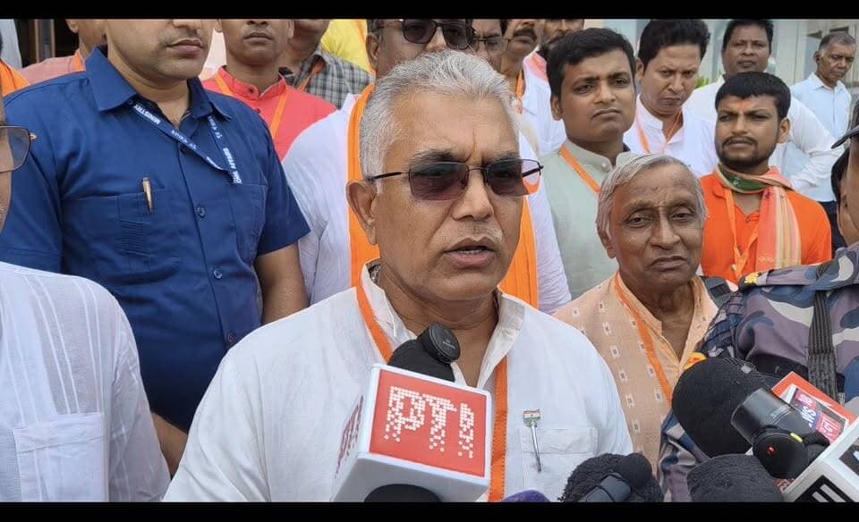 বিক্ষোভ দেখানোটা মানুষের ফ্যাশন হয়ে গিয়েছে,
ধর্না দিলেই মিলবে না অন্নপূর্ণা ভাণ্ডার!
- দিলীপ ঘোষ
Dilip Ghosh BJP West Bengal Bharatiya Janata Party (BJP) Suvendu Adhikari Samik Bhattacharya Dr. Sukanta Majumdar Abhishek Banerjee Mamata Banerjee Arnab Das @top fans