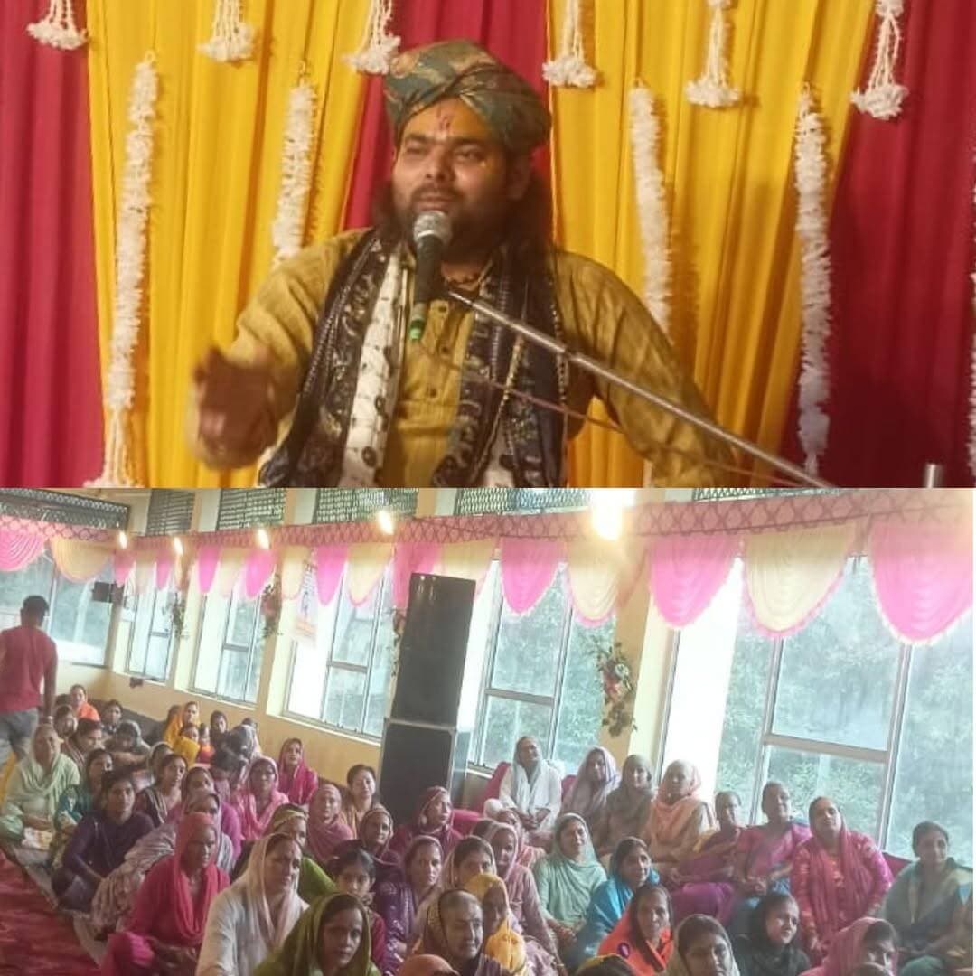 श्रावण मास में शिव की पूजा मनोकामनाओं को पूर्ण करने वाली
=====
प्राचीन एवं ऐतिहासिक श्री पातालेश्वर महादेव मंदिर ग्राम पातलिया के प्रांगण में , श्रावण मास के शुभ अवसर पर चल रही श्री शिव महापुराण कथा के तहत आज दिनांक 21 अगस्त शुक्रवार को, व्यास पीठ ने श्रावण मास में शिव पूजन के महत्व के विषय में बताया।
उन्होंने बताया कि श्रावण मास में शिवजी भगवान की पूजा बहुत ही मनोकामनाओं को पूर्ण करने वाली है। इस दौरान उन्होंने कई शिव महापुराण की धार्मिक घटनाओं और कहानियों का भी उल्लेख किया ।
कथा के बीच-बीच में शिवजी भगवान के सुंदर-सुंदर धार्मिक भजनों का गुणगान करते हुए उपस्थित जन समूह ने बड़े ही धार्मिक आनंदित मन से सुना । व्यास पीठ ने बताया कि हमें श्रावण मास में श्री शिव कथा का श्रवण, उपवास, करते हुए शंकर भगवान को गंगाजल अवश्य ही अर्पित करना चाहिए। इस प्रकार पूजन करने से प्राणी सभी मनोकामनाओं को अवश्य ही पूर्ण करता है। और जीवन में सुख शांति का भी अनुभव भी अवश्य ही करता है। व्यास पीठ ने प्राचीन एवं ऐतिहासिक श्री पातालेश्वर महादेव मंदिर के संक्षिप्त इतिहास से अवगत कराया।
कथा संपूर्ण होने पर भव्य आरती का आयोजन हुआ। इसके पश्चात सभी धर्म प्रेमी सज्जनों में प्रसाद वितरण किया गया। मंदिर समिति ने एक बार फिर सभी धर्म प्रेमी सज्जनों से भारी से भारी संख्या में कथा में शामिल होने के लिए पुरजोर अपील एवं प्रार्थना की है ।