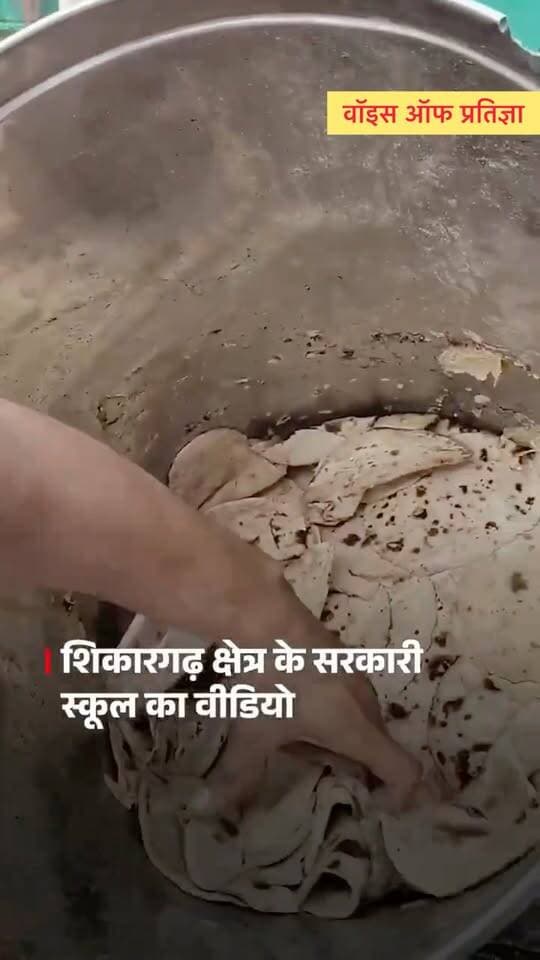 जोधपुर में बच्चों के लिए साफ़ सुथरे ढंग से खाना ले जाते कर्मचारी
कई ज़िलो में ऐसी सफ़ाई रखने की ट्रेनिंग का सर्कुलर जारी कर दिया है।