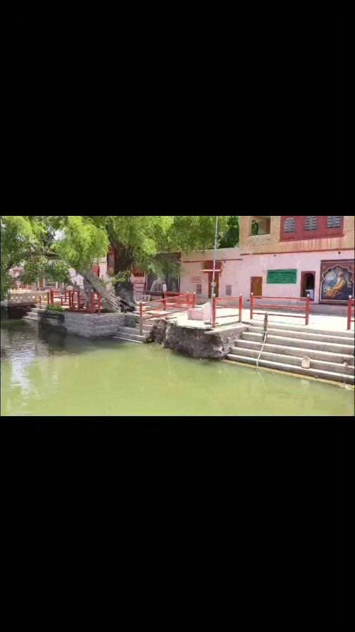 कोलायत के कपिल सरोवर मे एक घाट पानी ढहा