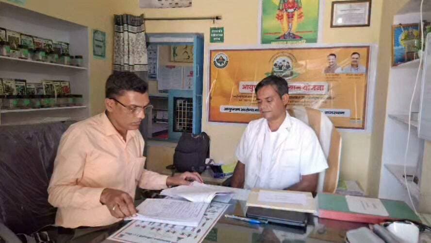 गुड़ा मे आयुष्मान आरोग्य मंदिर मे निरिक्षण किया
#rahulsewagjhajhu #kolayatnews #BJPGovernment #bikanernews #dpknews #kolayat