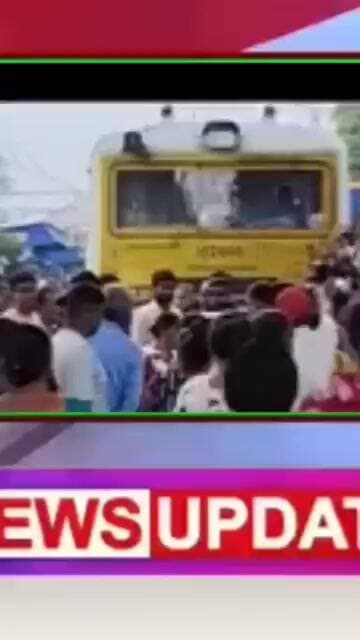 #মহিলারা ট্রেন অবরোধ করল#