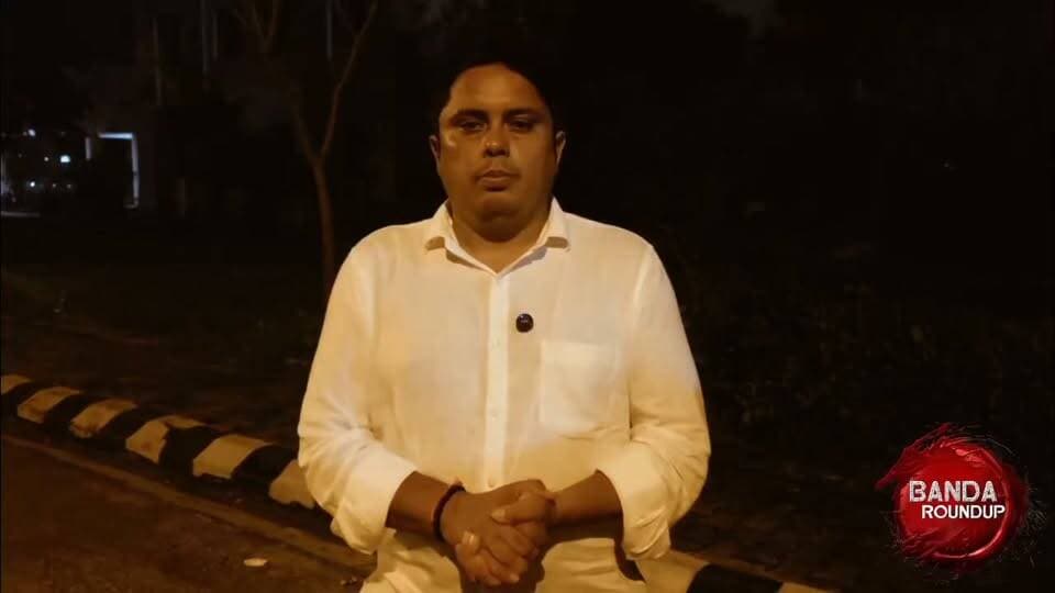 बाँदा.. पूर्व कैबिनेट मंत्री नसीमुद्दीन सिद्दकी ने बाँदा मेडिकल कालेज में फैले भ्रष्टाचार पर सरकार से की कार्यवाही की मांग। कहा सालों से जमें डाक्टरों व तमाम अव्यवस्थाओ पर एक्सन ले सरकार। आमजनमानस को मिले मेडिकल कालेज का लाभ।
#banda #bandanews #ranidurgavatimedicalcollage #bandamedicalcollage #UPGovernment
Banda Roundup Brajesh Pathak Prakash Dwivedi The Ministry of Health BANDA News Banda Ki Chugli Akhilesh Yadav DM Banda