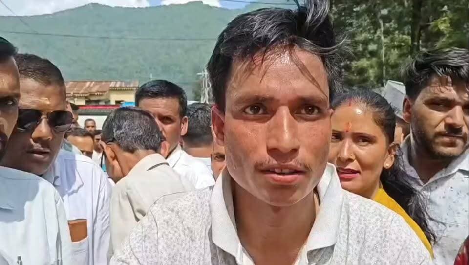 उत्तरकाशी। जिला योजना में कमीशन लेकर यमुनोत्री विधानसभा के ग्रामीणों का आक्रोश सड़कों पर दिखा ।