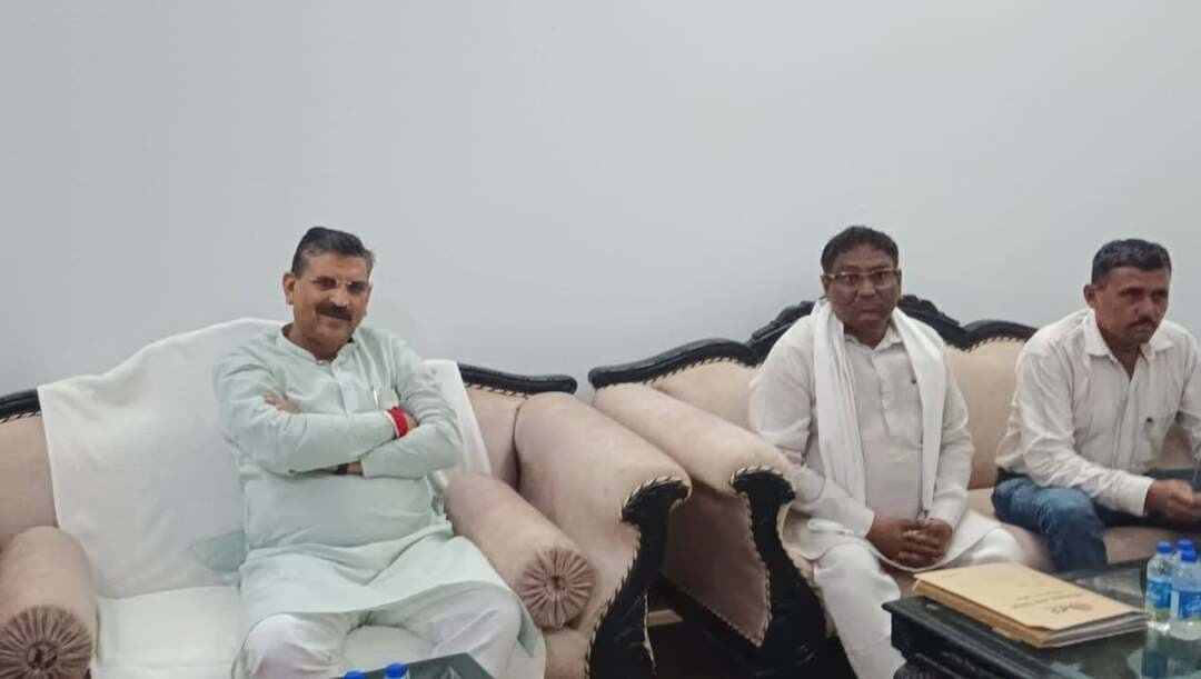 सफाई कर्मचारी संघ की 14 में से 13 मांगों पर सरकार ने जताई सहमति, पक्का करने पर ली जा रही है कानूनी राय : कृष्ण कुमार बेदी कैबिनेट मंत्री कृष्ण कुमार बेदी ने नपा सफाई कर्मियों की हड़ताल को लेकर यूनियन के साथ की चर्चा, सफाई कर्मचारी संघ के पदाधिकारियों की जल्द ही मुख्यमंत्री नायब सिंह सैनी से बातचीत