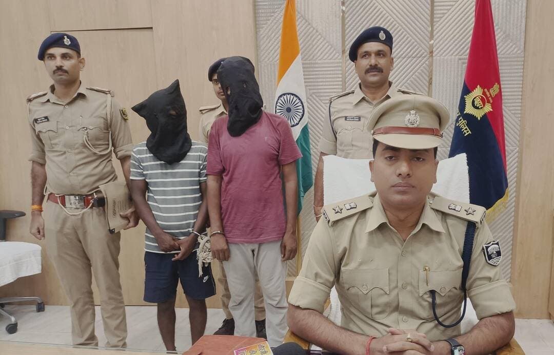कहलगांव में आभूषण चोरी का खुलासा, दो आरोपी गिरफ्तार; सोने-चांदी के जेवर और 22,500 रुपये बरामद......see more