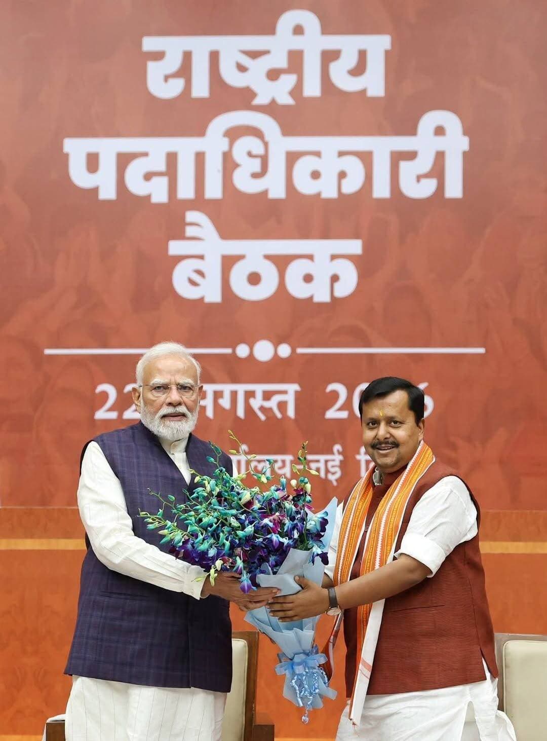 <nis:link nis:type=tag nis:id=प्रधानमंत्री nis:value=प्रधानमंत्री nis:enabled=true nis:link/> श्री <nis:link nis:type=tag nis:id=नरेन्द्रमोदीजी nis:value=नरेन्द्रमोदीजी nis:enabled=true nis:link/> आज नई दिल्ली स्थित भाजपा मुख्यालय पहुंचे, जहां उन्होंने पार्टी के नव-नियुक्त <nis:link nis:type=tag nis:id=राष्ट्रीय nis:value=राष्ट्रीय nis:enabled=true nis:link/> <nis:link nis:type=tag nis:id=पदाधिकारियों nis:value=पदाधिकारियों nis:enabled=true nis:link/> से <nis:link nis:type=tag nis:id=मुलाकात nis:value=मुलाकात nis:enabled=true nis:link/> की और उनके साथ आत्मीय संवाद किया।
