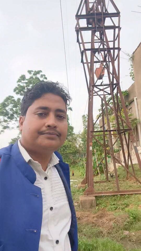 लोहरदगा के जंगल से शहर होते रोपवे से बॉक्साइट लाया जा रहा है।