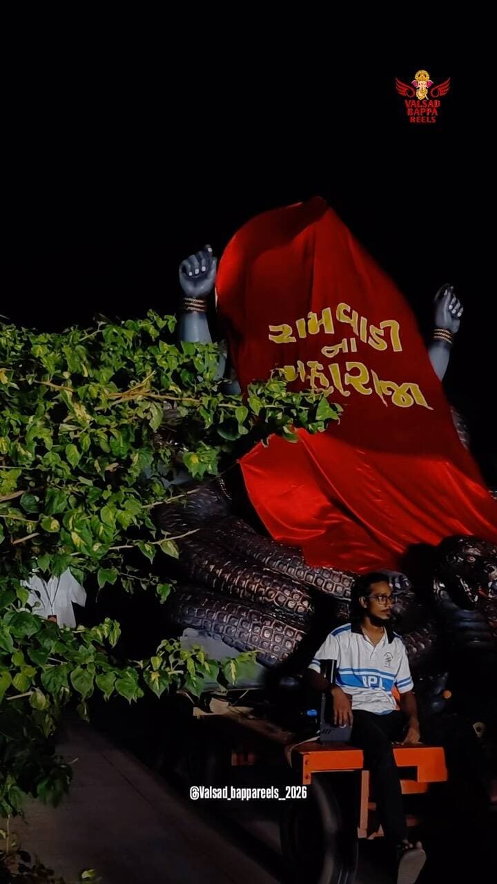 Raja ki Entry 👑🔥
.
.
.
.
Aagman Date:- 22 August
Route:- stadium Road & Ramwadi Pandal
.
.
.
Video Credit by:- @horizon.photography_26
.
.
.
Follow:- @valsad_bappareels__2026
.
.
#viral #explore #trending #aagmansohala #bappa