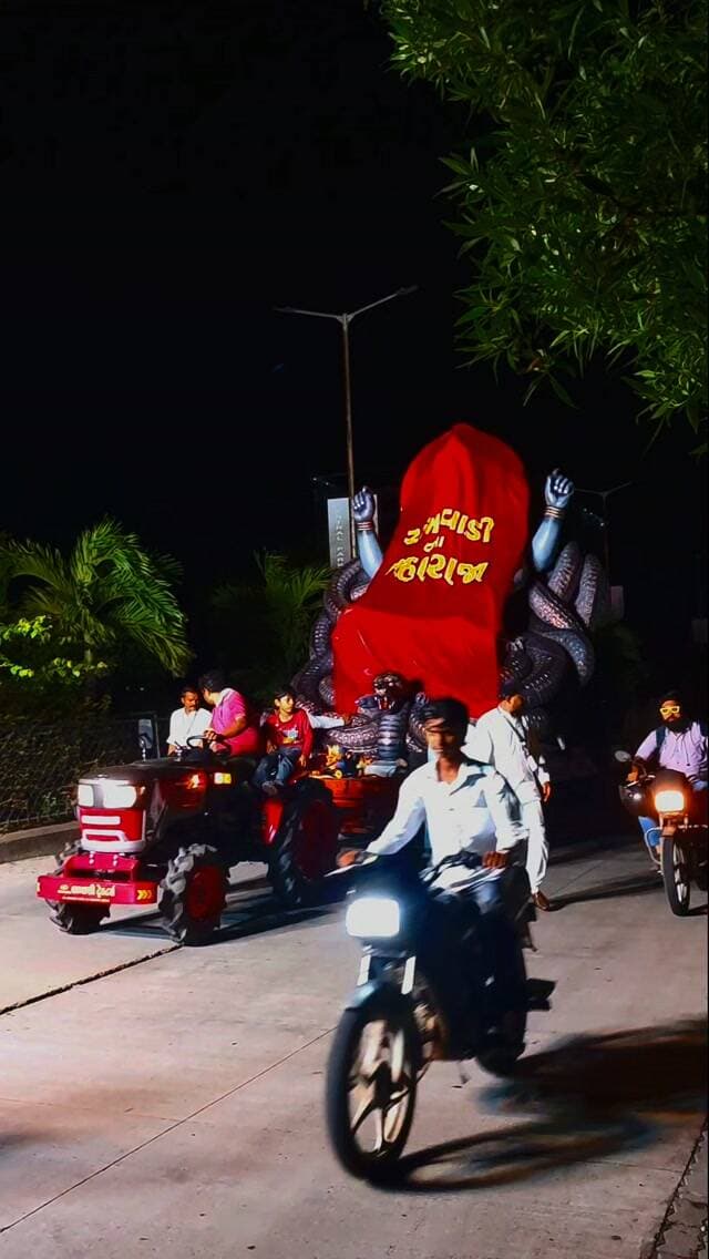 Bappa arrived at valsad .
Follow for more....
#valsad#bappa #aagman