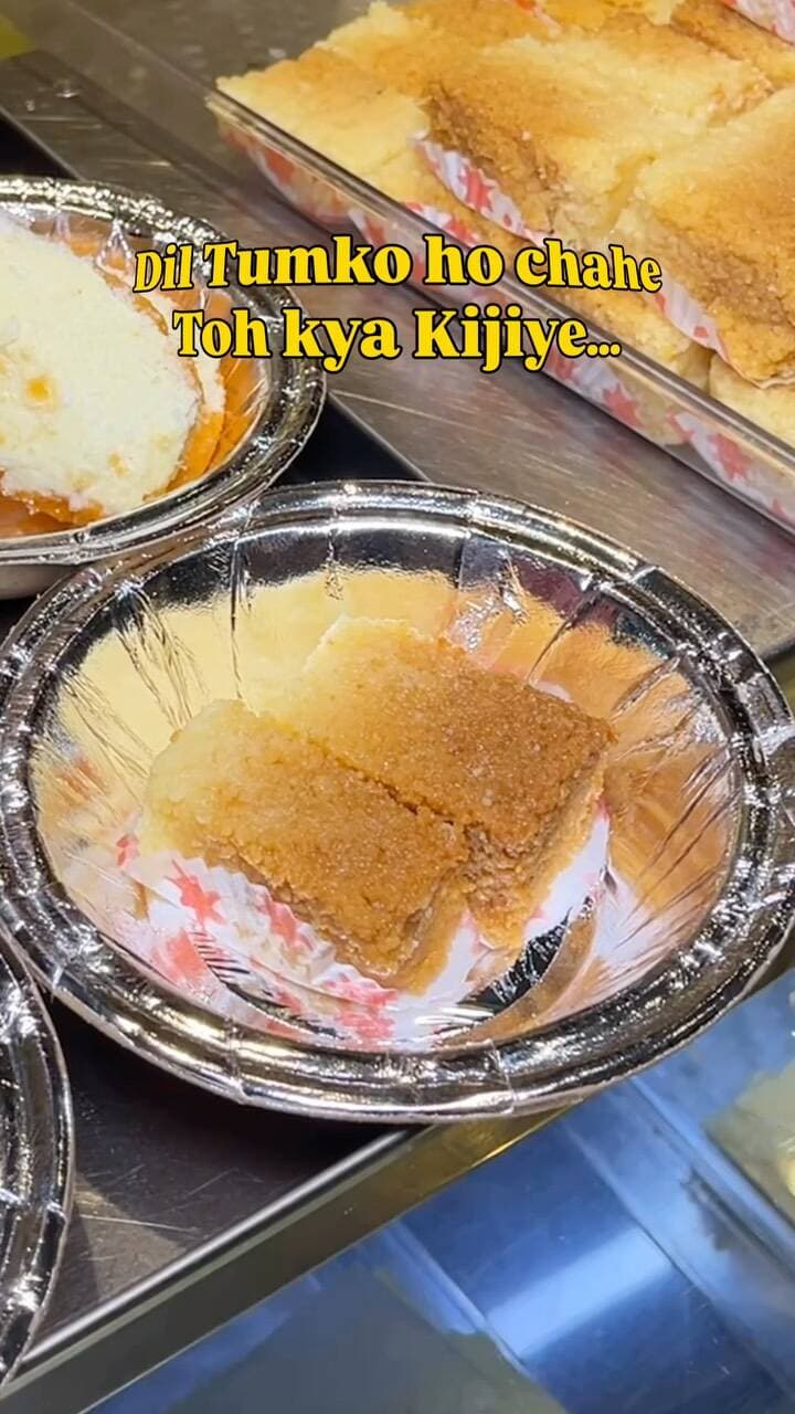 Dil Tumko hi Chahe toh kya kijiye …..
📍Nagar Sweets, Vasundhra Ghaziabad
#viralreels #sweet #ghewar #delhistreetfood #ghaziabadfoodie