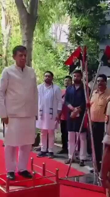 उन्नाव : UP असेंबली स्पीकर सतीश महाना शनिवार को उन्नाव में एक कार्यक्रम में पहुंच...