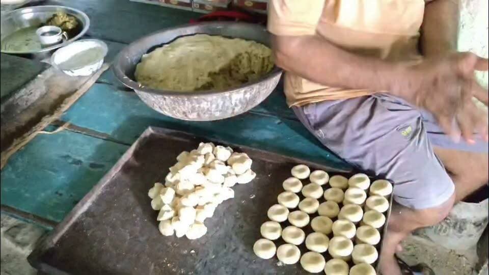 मऊ के रानीपुर का खास है यह बालूशाही जिसकी विदेशो तक है मांग......