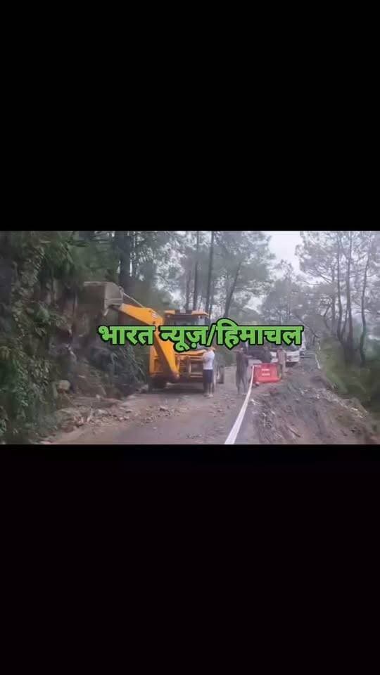 पधर- उरला के चामड़ा मोड़ के पास सड़क को बहाल करने में जुटी मशीनरी, दोनों तरफ लगा गाड़ियों का जाम।