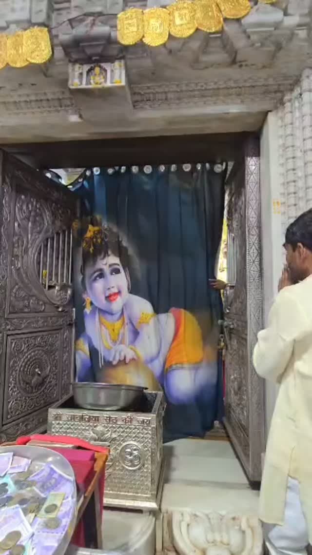 श्रीसाँवरियासेठस्य अद्य जीवित-शृङ्गार-दर्शनम् 🙏✨
चित्तौड़गढ़-धरा से श्री साँवरिया सेठ के आज के लाइव शृंगार दर्शन।
जय श्री साँवरिया सेठ! 🚩🙏
#साँवरियासेठ #शृङ्गारदर्शन #लाइवदर्शन #चित्तौड़गढ़ #SanwariyaSeth