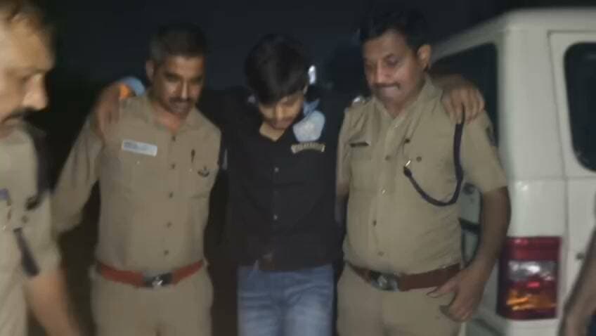 Big breaking”ठेके कारोबारी हत्याकांड का बड़ा खुलासा: पुलिस मुठभेड़ में एक बदमाश घायल, दो की तलाश तेज” - Bahadrabad News
=================
_*पूरी ख़बर पढ़ने के लिए नीचे दी गई ब्लू लाइन पर क्लिक करें।*_
👇👇 *(वीडियो देखें)*
https://bahadrabadnews.com/big-breaking-big-revelation-of-contract-businessman-murder-case-one-criminal-injured-in-police-encounter/
*"बहादराबाद न्यूज़/ की खबरे व्हाट्सएप पर पाने के लिए ग्रुप से जुड़े.. क्लिक करे!*👇
https://chat.whatsapp.com/JRJhdKtAfvYEyJxTAHmU0W
=================
_*News by -SHAJAD ALI*_