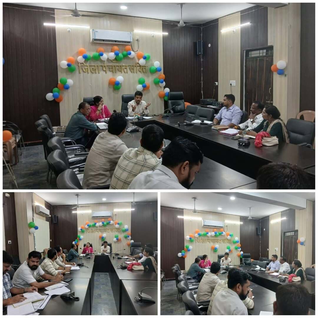 कलेक्टर श्री अमृत विकास तोपनो के निर्देशन में जिला पंचायत सीईओ श्री वासु जैन ने स्वास्थ्य विभाग की समीक्षा बैठक ली।
बैठक में राष्ट्रीय स्वास्थ्य कार्यक्रम, मातृ-शिशु स्वास्थ्य, टीकाकरण, टीबी-लेप्रसी नियंत्रण एवं मौसमी बीमारियों की रोकथाम सहित विभिन्न योजनाओं की प्रगति की समीक्षा की गई।
सीईओ ने स्वास्थ्य सेवाओं की नियमित निगरानी, योजनाओं का प्रभावी क्रियान्वयन और निर्धारित लक्ष्यों को समय-सीमा में पूरा करने के निर्देश दिए। बैठक में सीएमएचओ डॉ. पूजा अग्रवाल सहित विभागीय अधिकारी-कर्मचारी उपस्थित रहे।