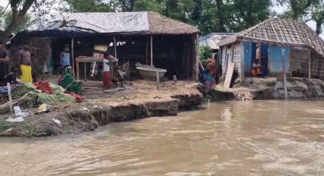 कोसी कटाव से डरहार और बकुनिया पंचायत में दहशत, पुनर्वास की मांग तेज......see more