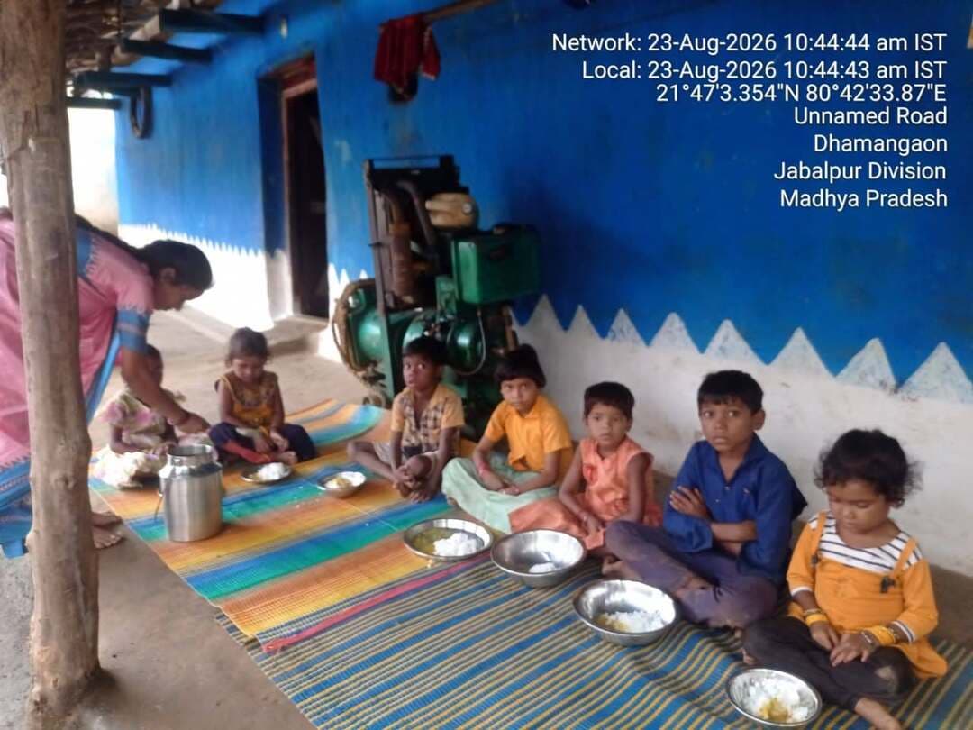 #बालाघाट
विकासखंड बैहर,बिरसा के बीमारी से प्रभावित क्षेत्र माड़ी आमाटोला,धर्मशाला,मछुरदा के आंगनबाड़ी केंद्र में बच्चों को मध्यान्ह भोजन के रूप में पोषण आहार दिया जा रहा है।
#CMMadhyaPradesh #JansamparkMP
#WelfareTribal
#mp_wcdmp
