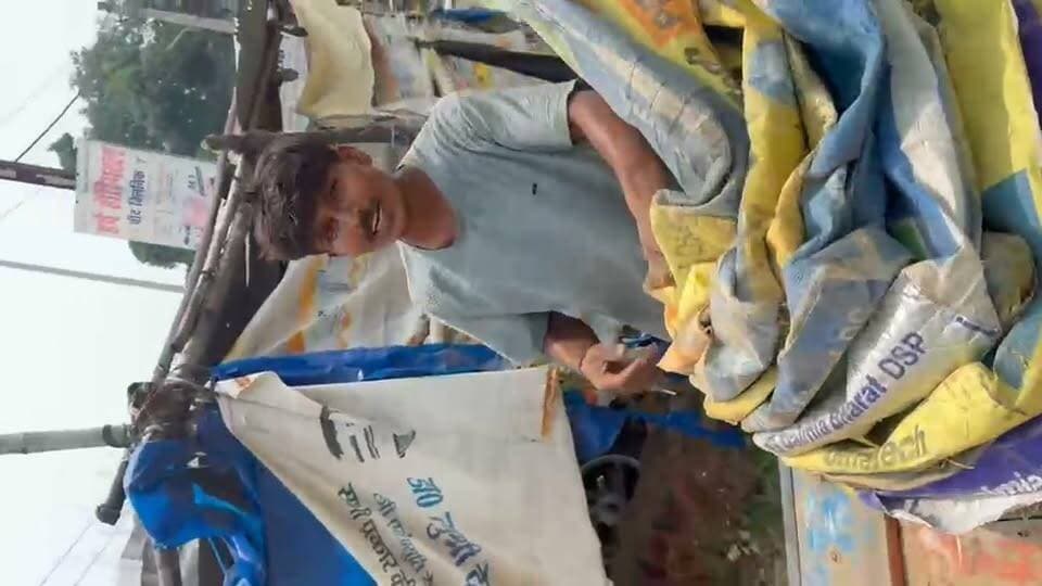 नदी से बालू निकासी कर ला रहे प्रतिबंधित वाहन को एसडीओ केशव आनंद ने किया जब्त